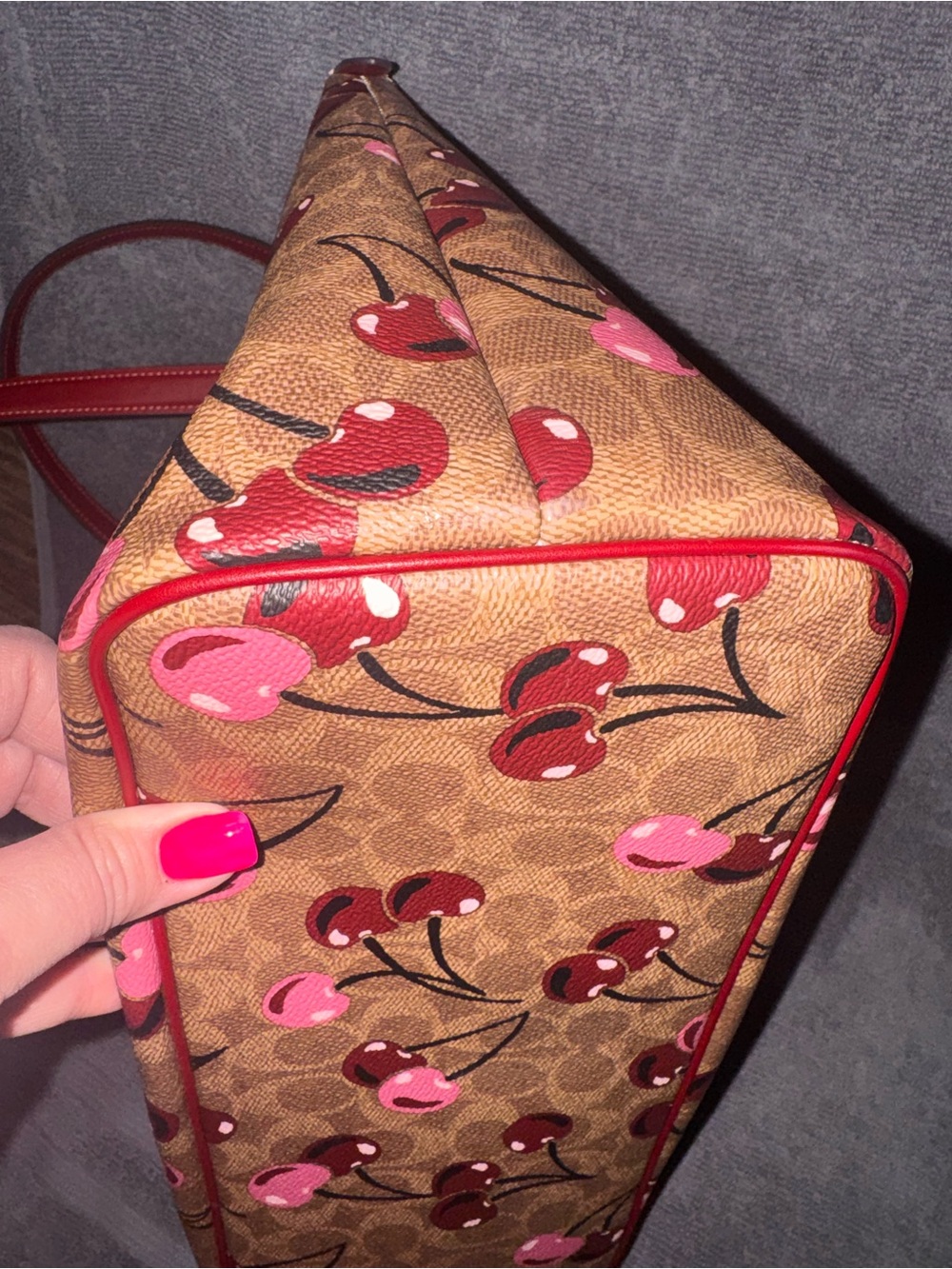 Coach Gallery Tote brown signature canvas with cherry print - Picture 7 of 12